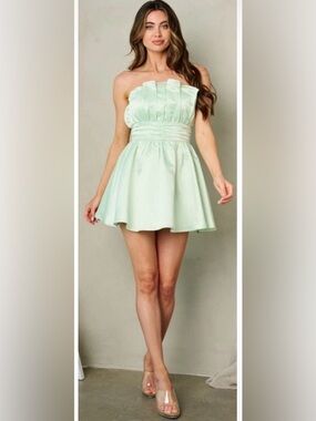 Mable NWOT Elegant Green Tulip Dress with Back Zipper